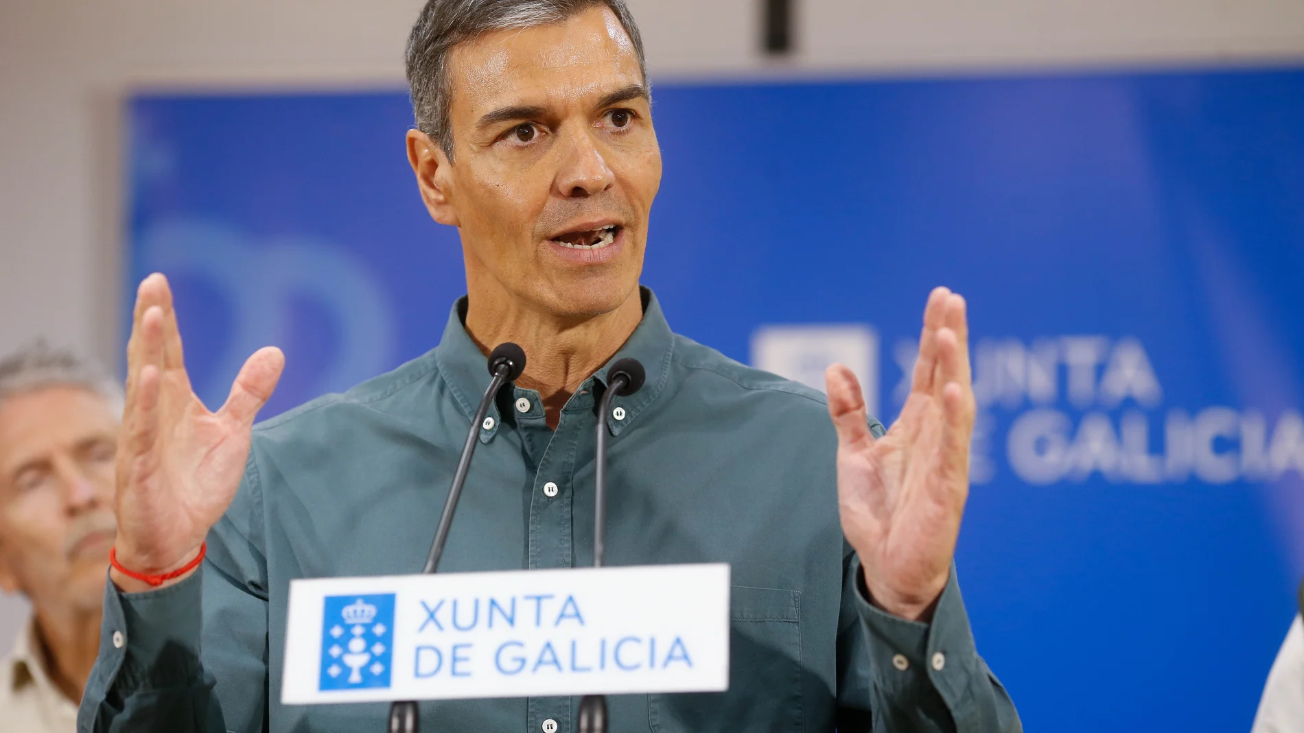 El presidente del Gobierno, Pedro Sánchez, interviene durante su visita al Centro de Coordinación Operativo contra incendios de Ourense, a 17 de agosto de 2025, en Ourense, Galicia (España). Sánchez se ha desplazado a las zonas afectadas por los incendios forestales en Ourense y León, donde ha mantenido encuentros con los responsables de los dispositivos de emergencias y de coordinación. 17 AGOSTO 2025;PRESIDENTE;CENTRO DE COORDINACIÓN OPERATIVO;INCENDIO;OURENSE;SÁNCHEZ;MARLASKA;RUEDA;GALICI...