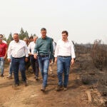 Pedro Sánchez visita las zonas afectadas por los incendios de Ourense y León