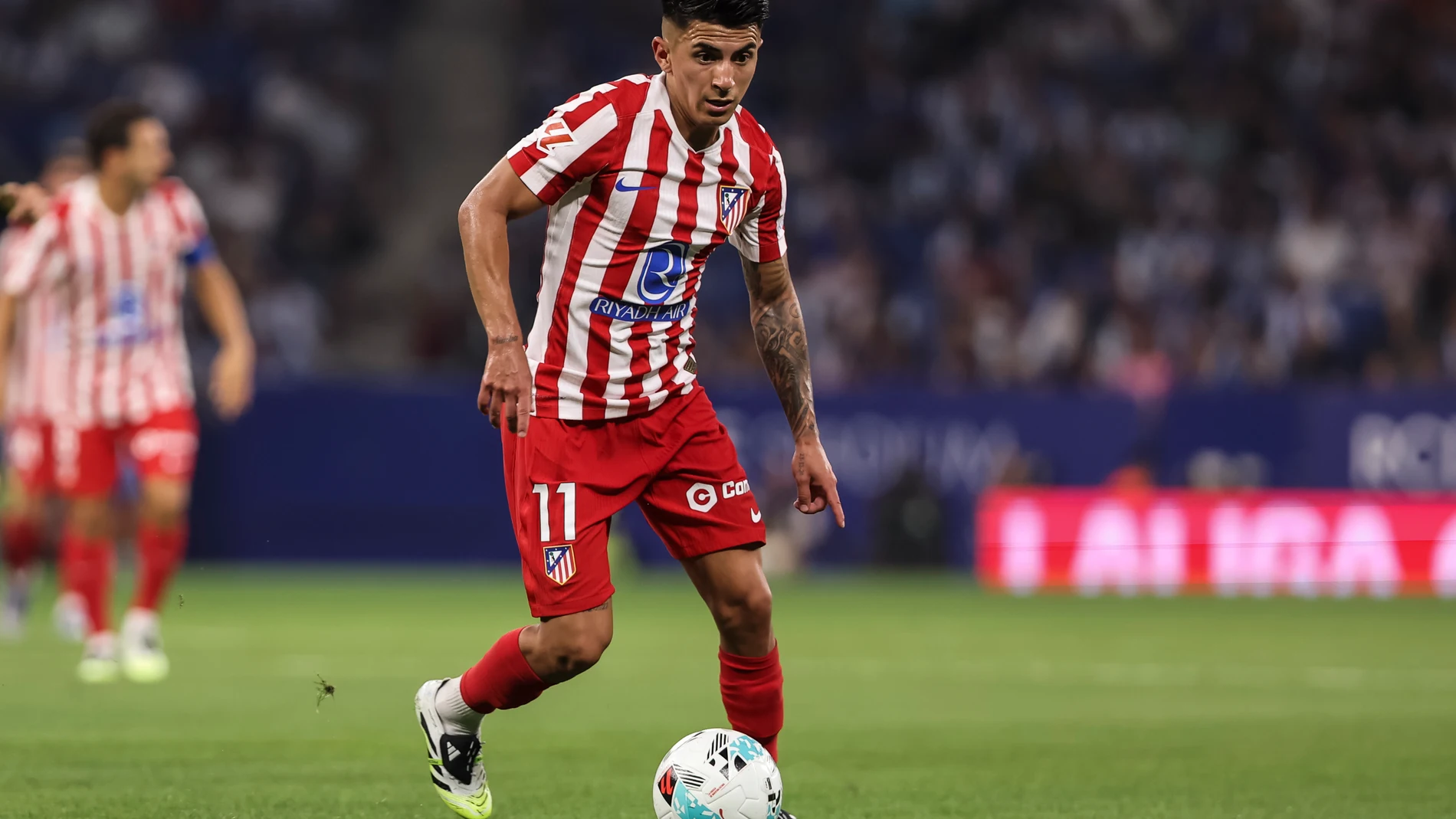 Thiago Almada of Atletico de Madrid in action during the Spanish league, La Liga EA Sports, football match played between RCD Espanyol and Atletico de Madrid at RCDE Stadium on August 17, 2025 in Cornella, Barcelona, Spain. AFP7 17/08/2025 ONLY FOR USE IN SPAIN