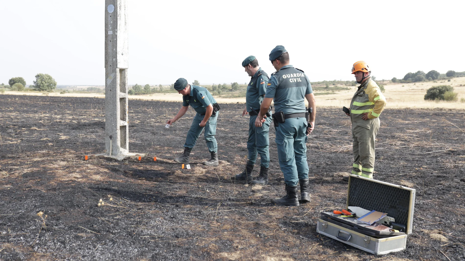 Investigan un fallo en una torre del tendido eléctrico como posible causa del incendio de Mahíde (Zamora)