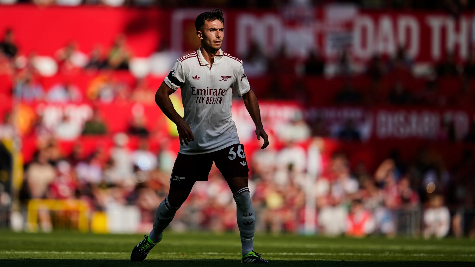 Arsenal's Martin Zubimendi concentrates during the English Premier League soccer match between Manchester United and Arsenal at Old Trafford stadium in Manchester, England, Sunday, Aug. 17, 2025. (AP Photo/Dave Thompson)