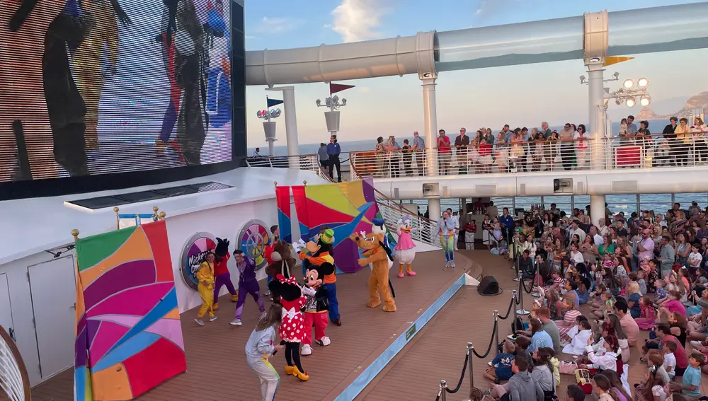 Fiesta a bordo del crucero Disney Fantasy
