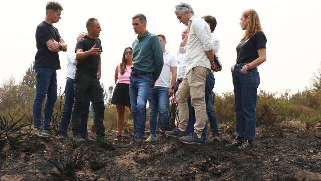 Pedro Sánchez visita las zonas afectadas por los incendios de Ourense y León