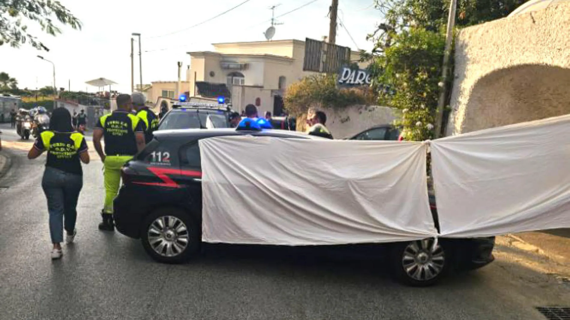 Tragedia en Italia: un hombre mata a la pareja y a la madre de su exmujer, la hiere y luego se suicida