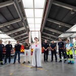 Isabel Díaz Ayuso, visita el parque de bomberos de Las Rozas para agradecer el trabajo de estos en los incendi