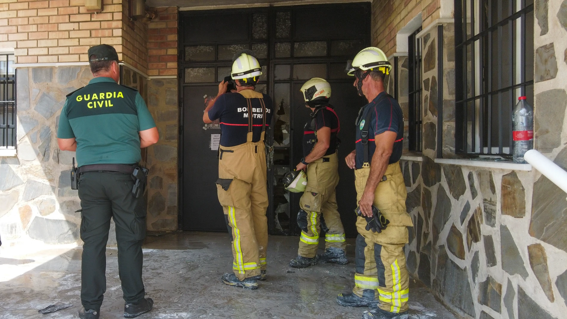 ALBUÑOL (GRANADA), 17/08/2025.- La Guardia Civil ha detenido en la tarde de este domingo a un joven que presuntamente ha prendido fuego al interior de la Iglesia de Santiago Apóstol, en el anejo de El Pozuelo del municipio de Albuñol (Granada). EFE/ Alba Feixas