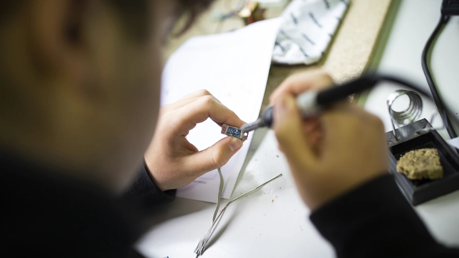 IES Pacífico, en el que se enseña diversos modulos de grado medio y superior de FP desarrollados de la electrónica, y de los que existe una demanda permanente de los alumnos por las distintas empresas del sector.