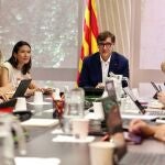 Salvador Illa y Núria Parlon en la reunión de coordinación para abordar la ola de calor y los incendios en Catalunya, en el Cecat