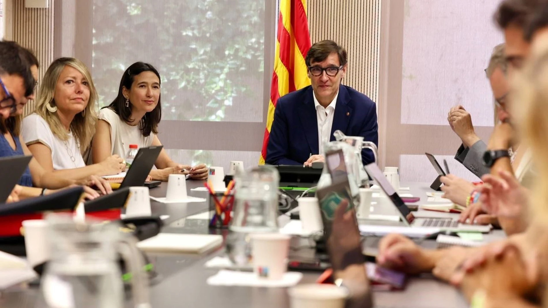 Salvador Illa y Núria Parlon en la reunión de coordinación para abordar la ola de calor y los incendios en Catalunya, en el Cecat