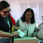 Bolivianos votan en Paraguay en una jornada electoral concurrida