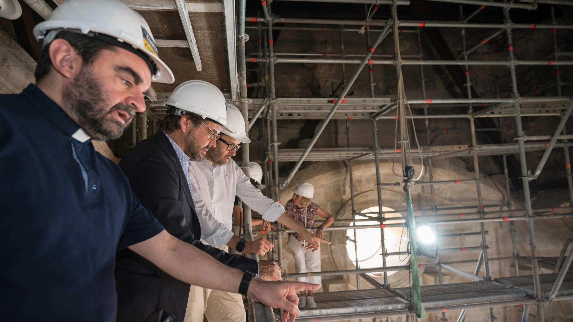 Visita del delegado de la Junta en Granada, Antonio Granados, a las obras de la Catedral