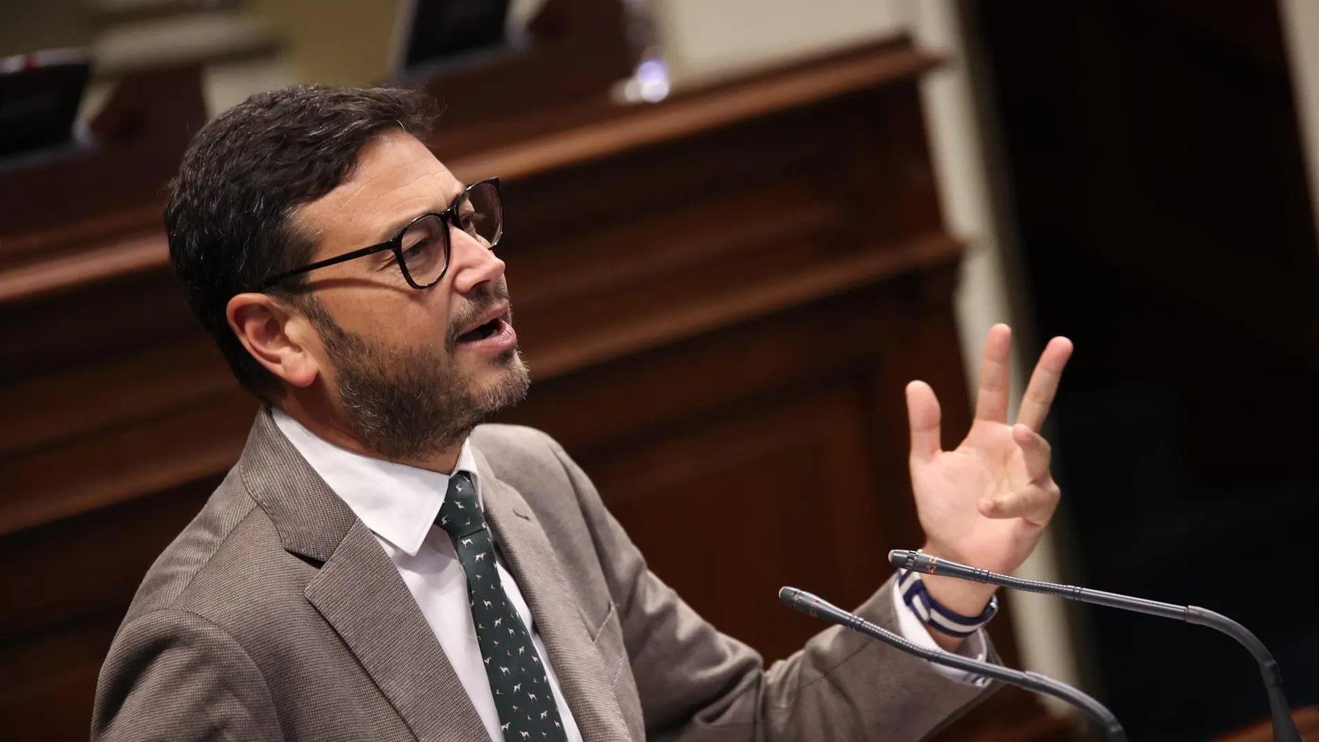 Qadri en el Parlamento de Canarias