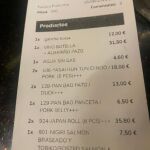La cuenta en la que el restaurante incluyó el gancho para los bolsos