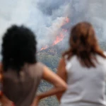 El incendio avanza hacia O Courel desde Quiroga (Lugo)