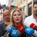 Carolina España visita la Feria de Málaga