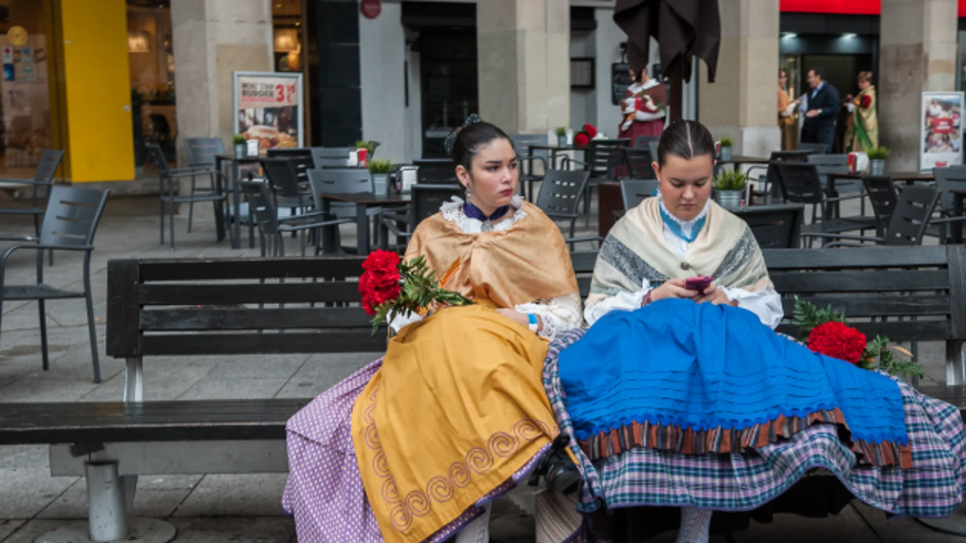 Niñas vestidas de baturras