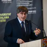 Carles Puigdemont participa en una conferencia y una ofrenda en la tumba de Pompeu Fabra en Prada de Conflent (Francia)