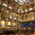 Economía/Bolsa.- El Ibex 35 vuelve a su senda alcista y llega a los 15.300 enteros, su máximo desde 2007