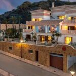Esta es la casa más cara en venta en la Región de Murcia: cuesta 4,25 millones, tiene cuatro plantas y está decorada con cristales de Swaroski