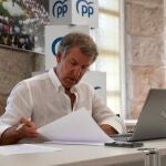 El presidente del Partido Popular, Alberto Núñez Feijóo, ha destacado este martes la importancia de la "unidad europea" en torno a la guerra en Ucrania y ha advertido de que se abre un proceso negociador "muy difícil y decisivo".