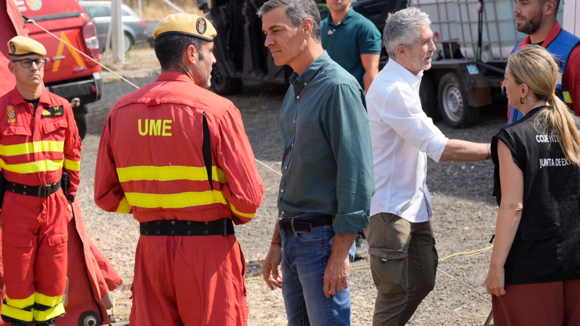 El presidente del Gobierno, Pedro Sánchez, visita el Puesto de Mando Avanzado de Jarillas, para conocer la evolución de los fuegos junto a los responsables de emergencia, a 18 de agosto de 2025, en Jarillas, Extremadura (España). En Jarilla, el incendio ha quemado ya 12,000 hectáreas y mantiene activo un frente peligroso. En Zamora, siguen evacuadas 72 localidades y hay dos municipios confinados. 19 AGOSTO 2025 Carlos Criado / Europa Press 19/08/2025