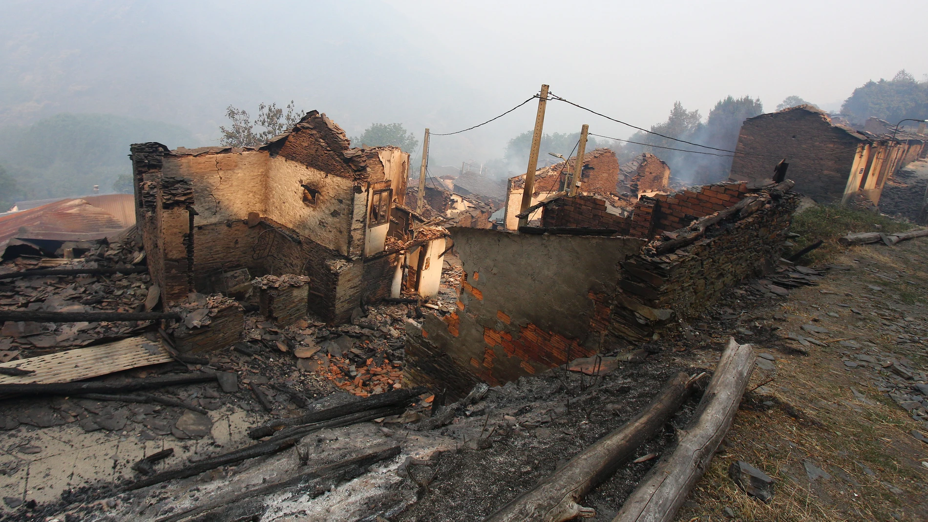El fuego ha devorado el pueblo de Lusio en León