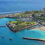 Arena blanca de Bahamas y aguas turquesas: la playa más caribeña de España