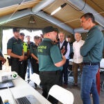 Sánchez visita el Puesto de Mando Avanzado del incendio de Jarilla (Cáceres)