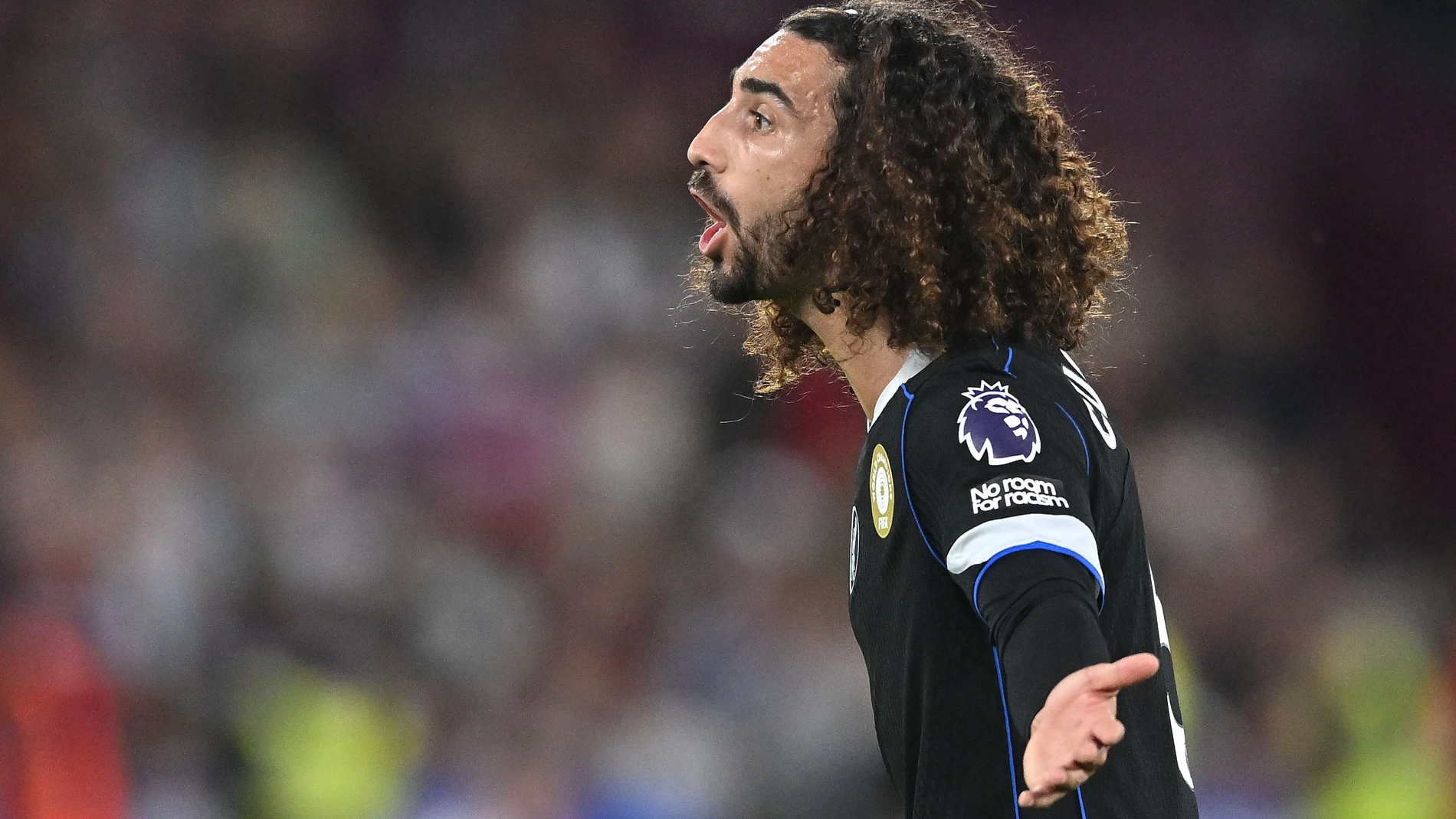 LONDON (United Kingdom), 22/08/2025.- Marc Cucurella of Chelsea reacts during the English Premier League soccer match between West Ham United vs Chelsea FC, in London, Britain, 22 August 2025. (Reino Unido, Londres) EFE/EPA/VINCE MIGNOTT EDITORIAL USE ONLY. No use with unauthorized audio, video, data, fixture lists, club/league logos, 'live' services or NFTs. Online in-match use limited to 120 images, no video emulation. No use in betting, games or single club/league/player publications.