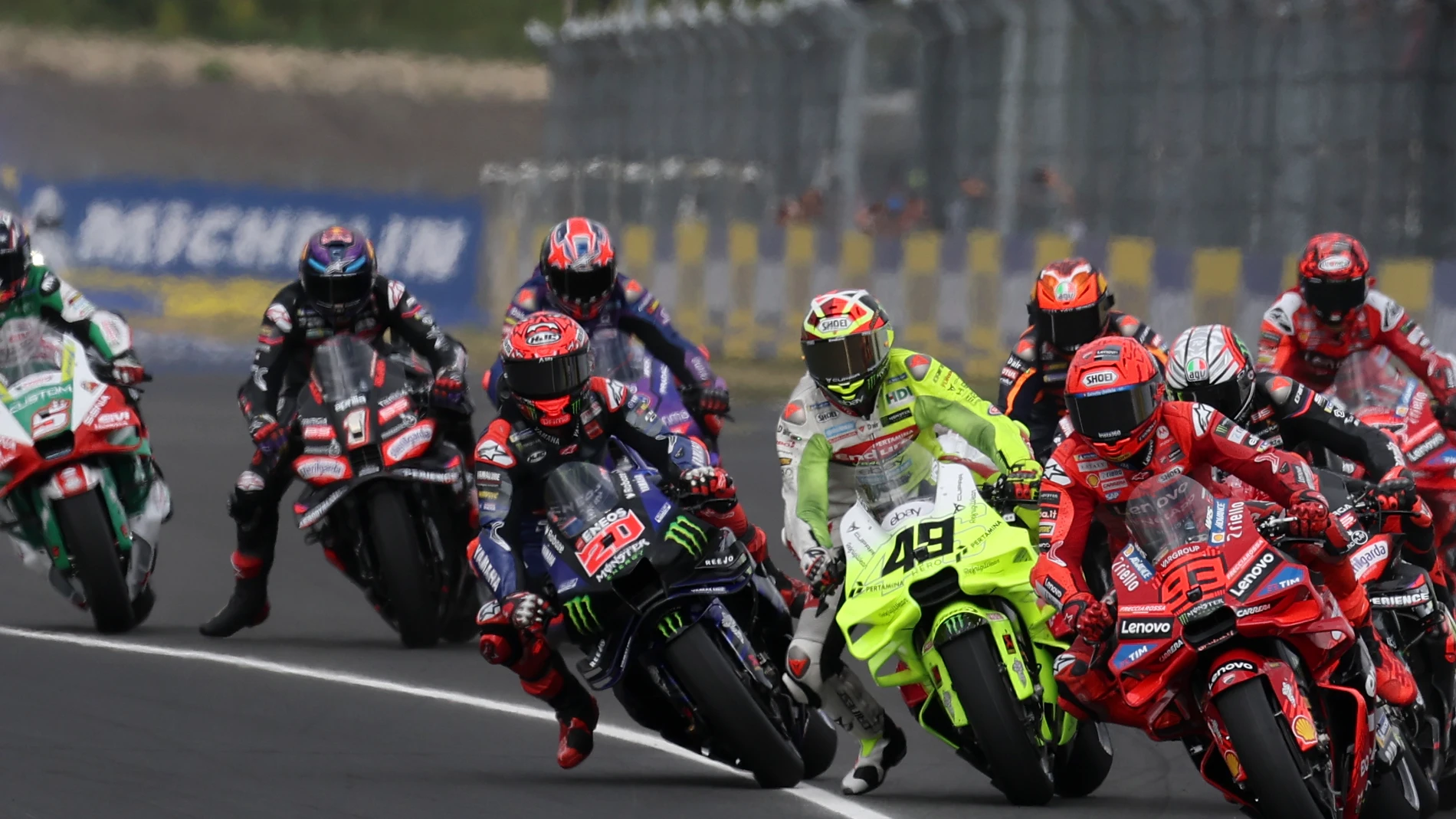 93 MARQUEZ Marc (spa), Ducati Lenovo Team, Ducati Desmosedici GP25, action 49 DI GIANNANTONIO Fabio, Pertamina Enduro VR46 Racing Team, Ducati Desmosedici GP25, action 20 QUARTARARO Fabio (fra), Monster Energy Yamaha MotoGP, Yamaha YZR-M1, action Sprint Race during the 2025 MotoGP Michelin Grand Prix of Hungary, on the Balaton Park circuit, from August 22 to 24, 2025 in Balatonfokajar, Hungary - Photo Studio Milagro / DPPI AFP7 23/08/2025 ONLY FOR USE IN SPAIN