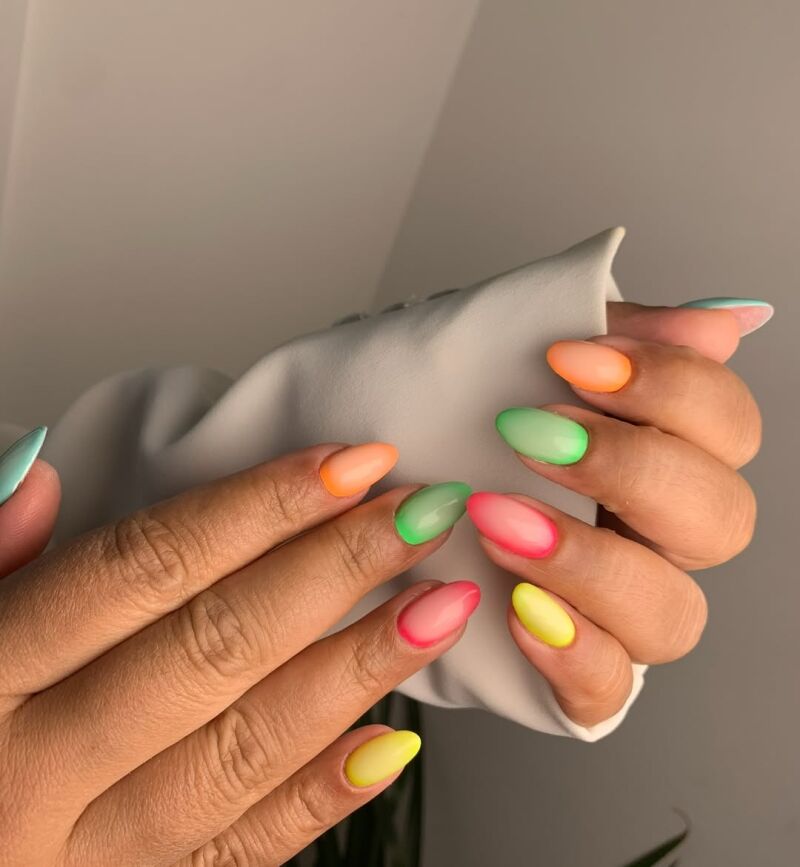 Aura nails