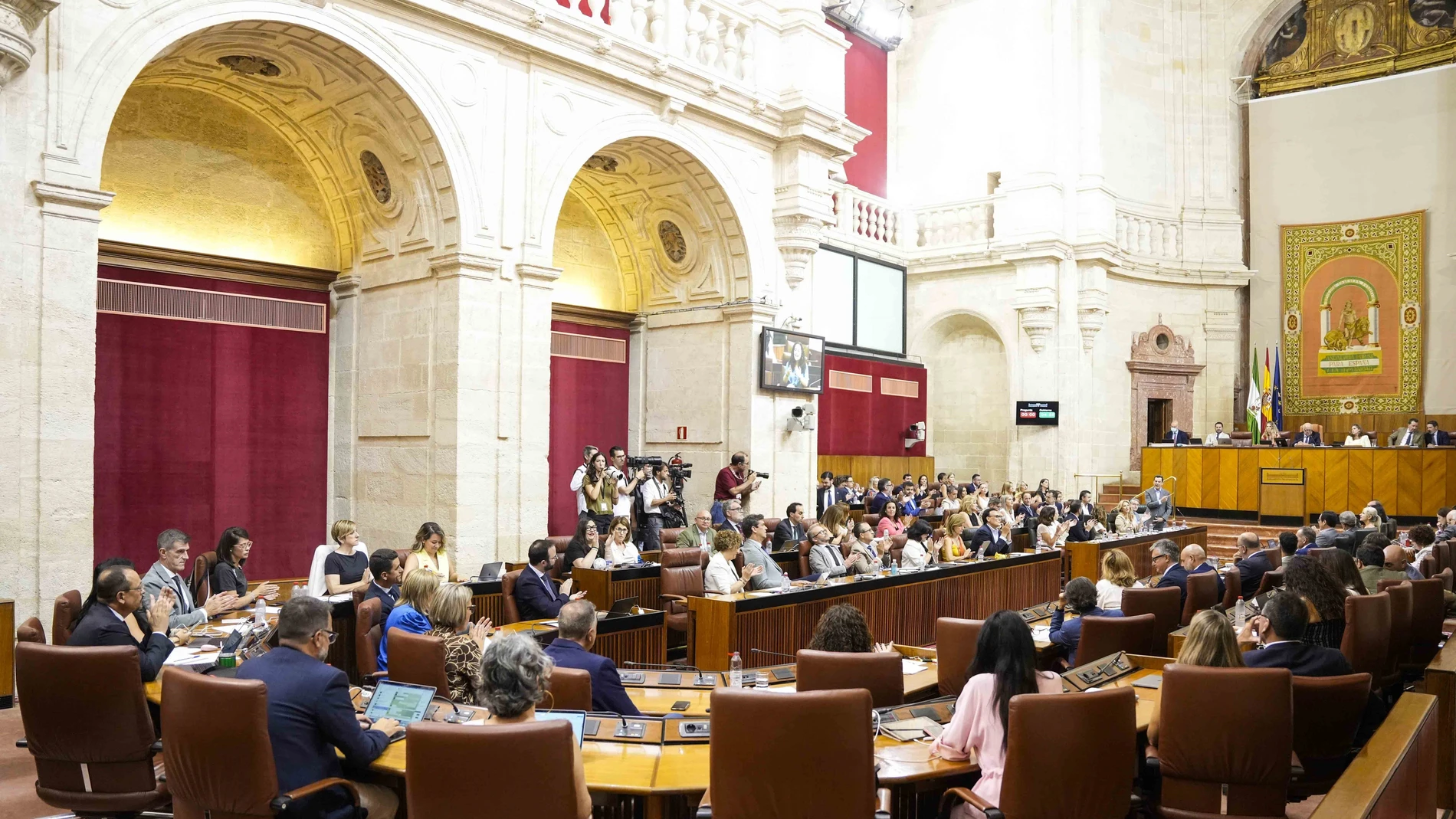 Salón de plenos del Parlamento andaluz