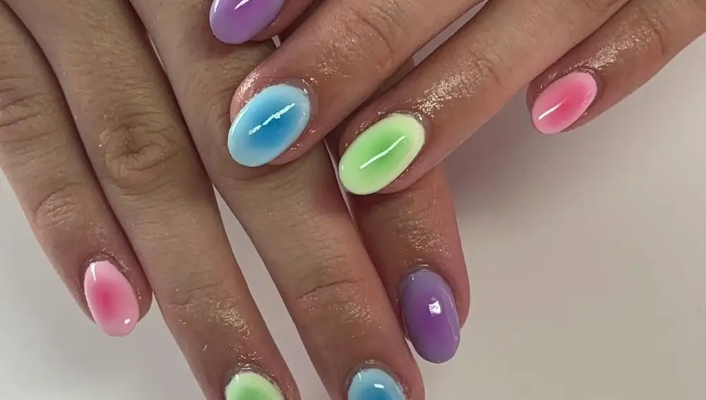 Aura nails