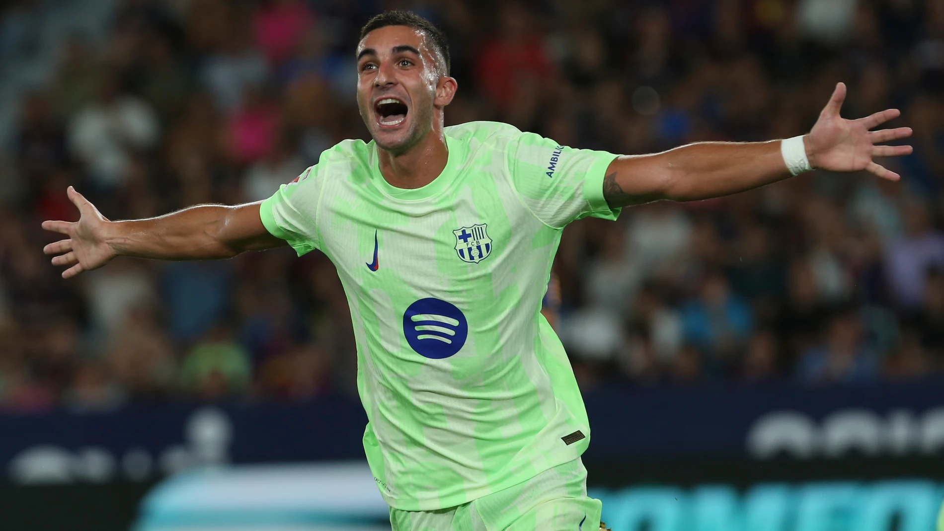 Barcelona's Ferran Torres reacts after scoring during the La Liga soccer match between Levante and Barcelon in Valencia, Spain, Saturday, Aug. 23, 2025. ((AP Photo/Alberto Saiz)