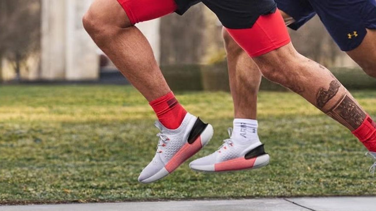 El secreto de los hombres que entrenan fuerte: las Under Armour Charged Edge con amortiguación explosiva y máxima estabilidad