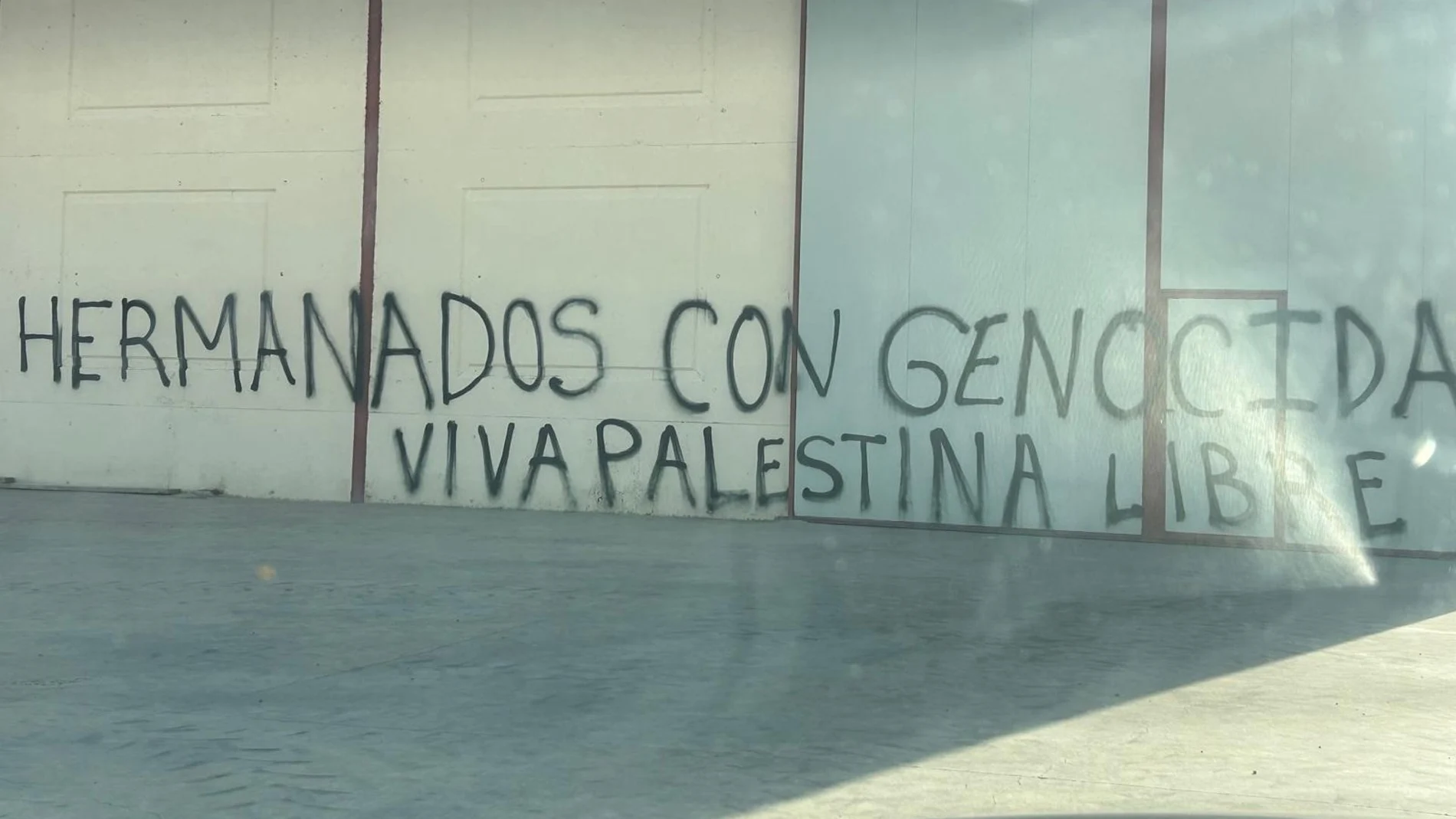 Pintadas contra Israel y a favor de Palestina en Castrillo Mota de Judíos (Burgos)