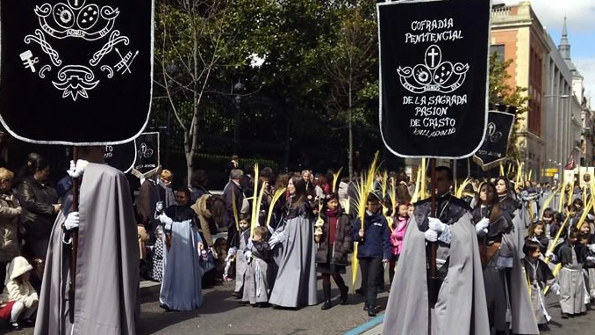 Cofradía Penitencial de la Sagrada Pasión de Cristo de Valladolid durante una de sus procesiones