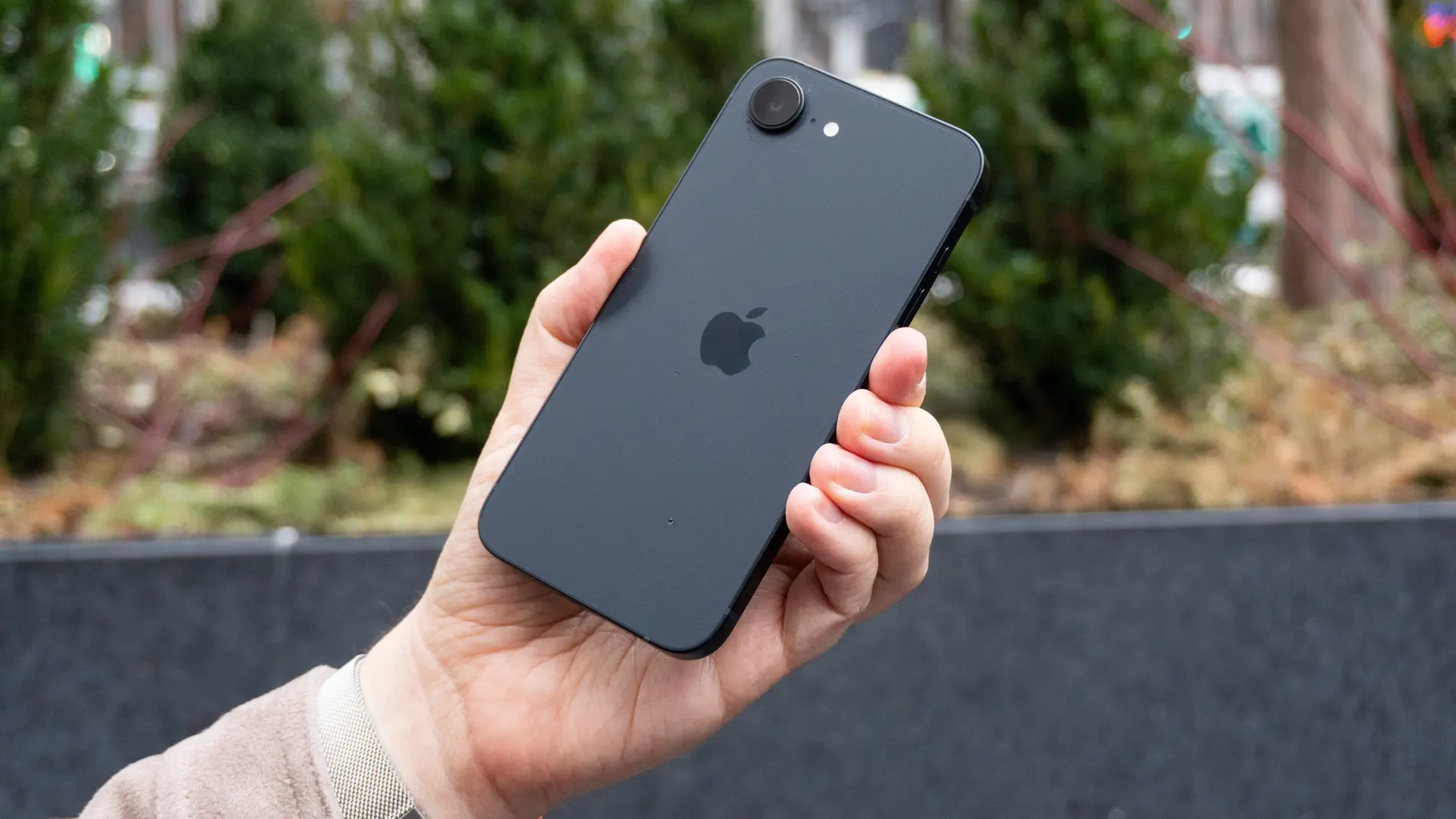 iPhone 16e