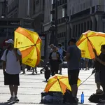 Calor, lluvias, tormentas y olas ponen en aviso a 16 provincias, con temperaturas de hasta 38 grados