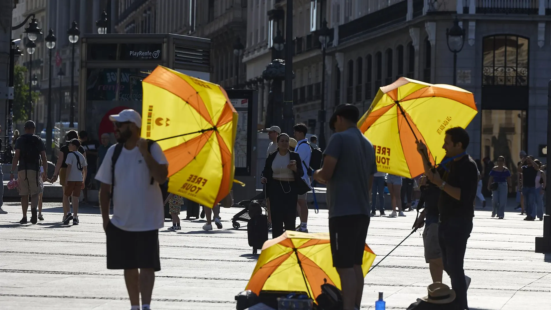 Calor, lluvias, tormentas y olas ponen en aviso a 16 provincias, con temperaturas de hasta 38 grados