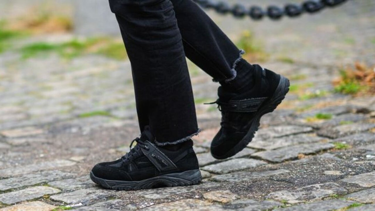Amazon liquida las zapatillas negras de Skechers que más vas a ponerte en septiembre