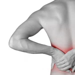 Los pacientes pueden presentar síntomas como dolor constante en el abdomen o dolor de espalda