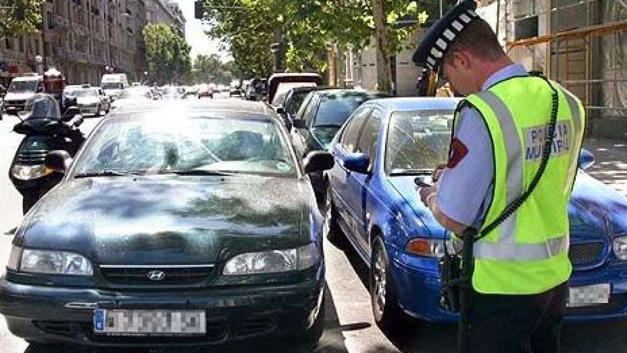 Multas de la DGT: hasta 500 euros por aparcar de esta conocida manera