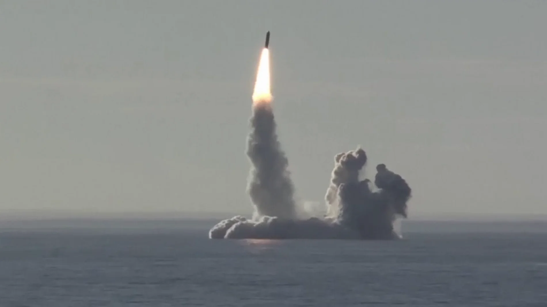 Rusia lanza exitósamente cuatro misiles desde un submarino