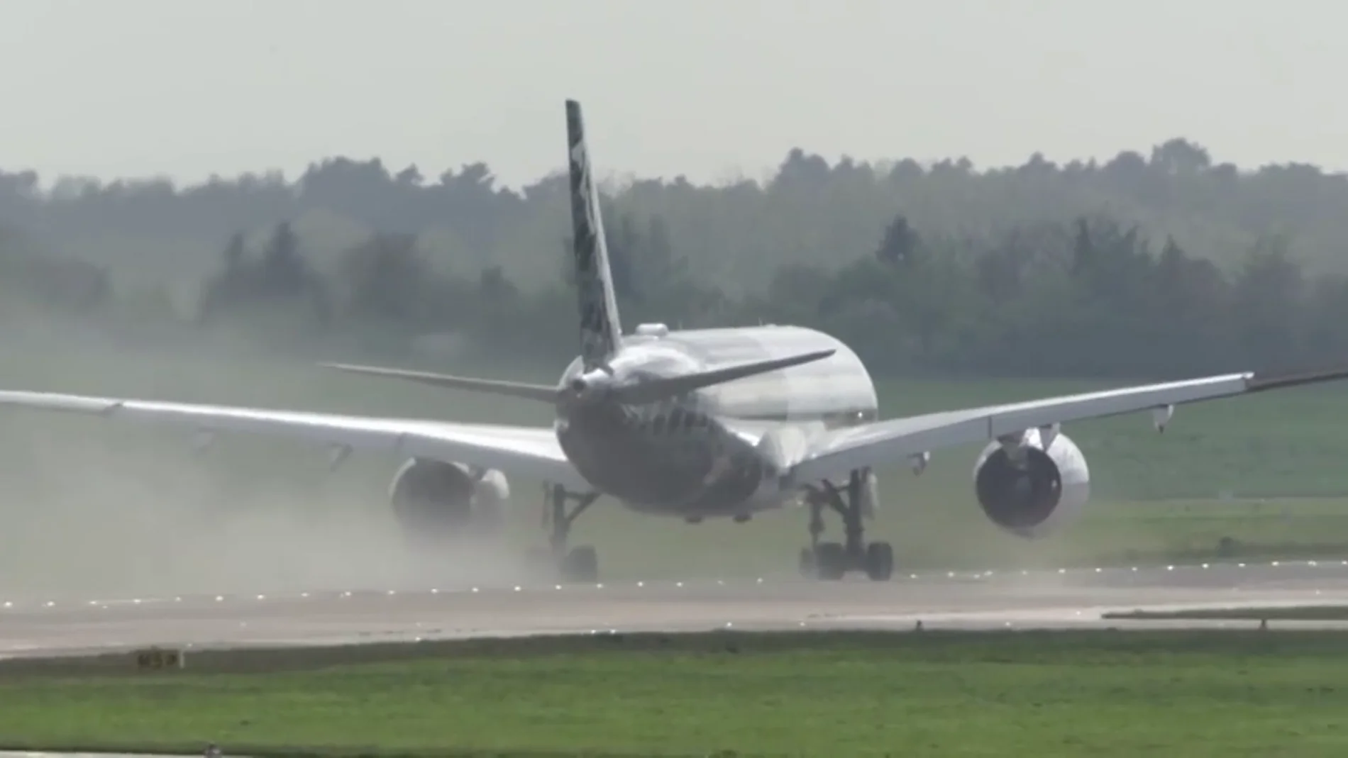 <p><p class="MsoNormal"><span>El espectacular despegue en vertical del avión Airbus A350 que te dejará helado<span><o:p></o:p></span></span></p>
