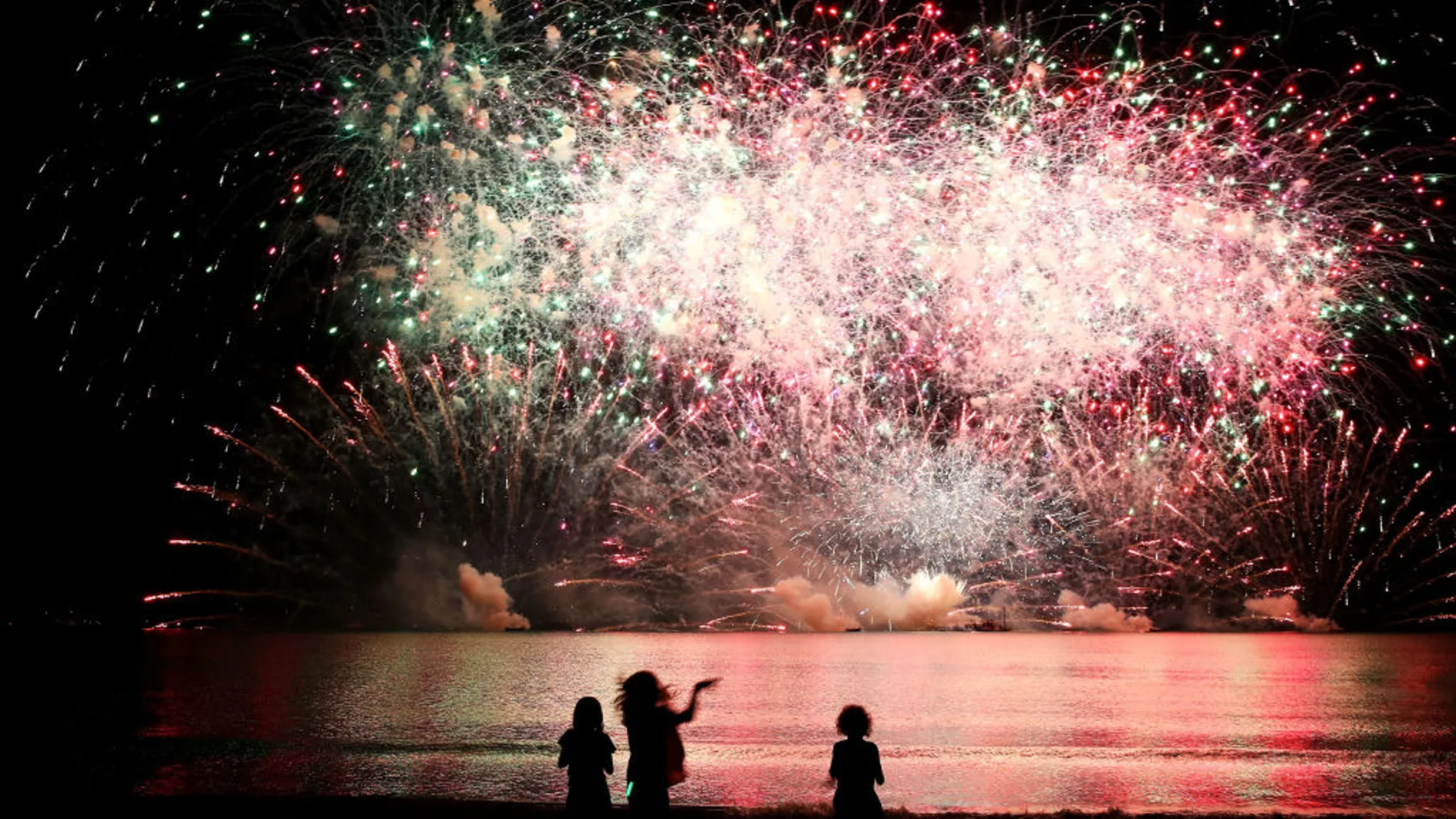 Fuegos artificiales en Mindil Beach, en Australia