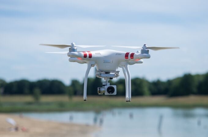 El sistema láser evitará que los drones tengan que aterrizar para cambiarles la batería. 