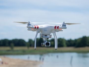 El sistema láser evitará que los drones tengan que aterrizar para cambiarles la batería. 