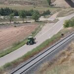 Comprobamos que es más rápido si un tractor o el AVE entre Zaragoza y Valencia