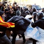 Cargas policiales durante la manifestación de los Comités de Defensa de la República (CDR) en Barcelona.